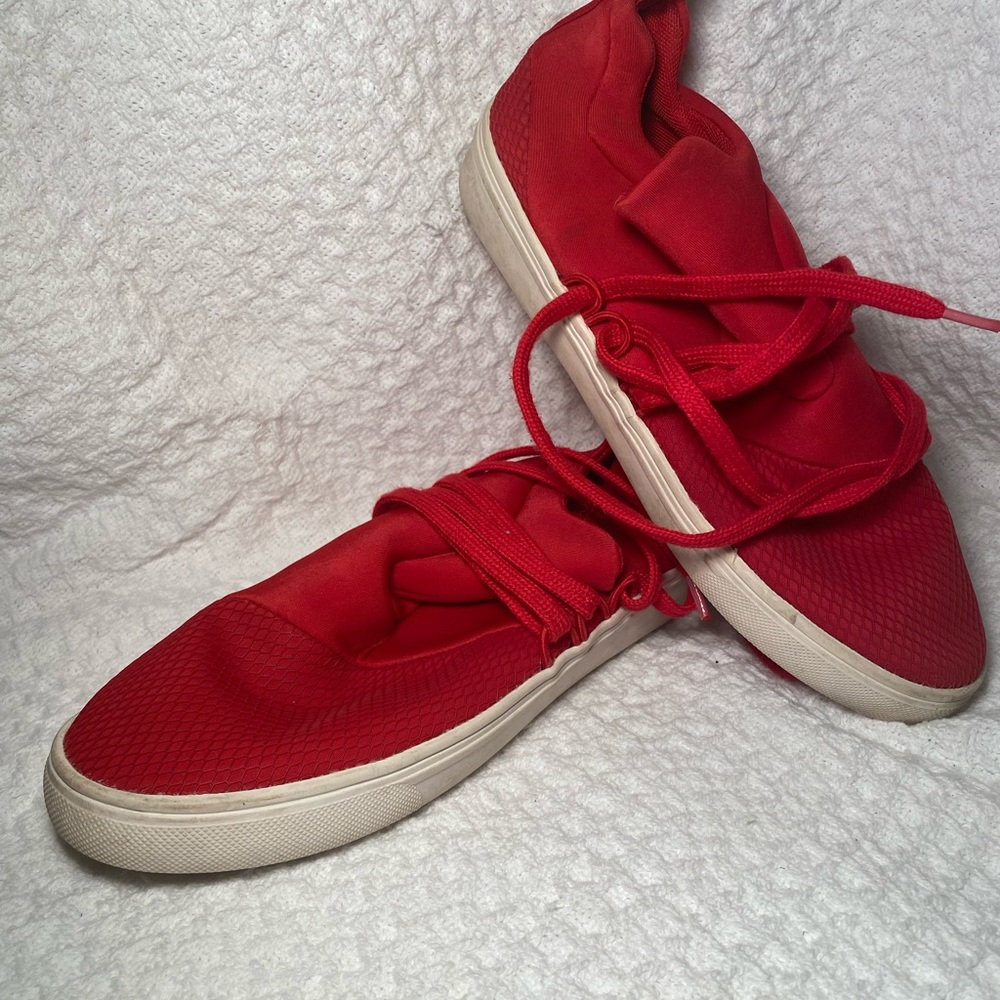 STEVE MADDEN red Lancer